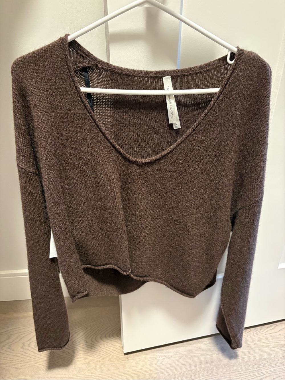 The Group by Babaton LUXE CASHMERE V-NECK SWEATER - Picture 6 of 10